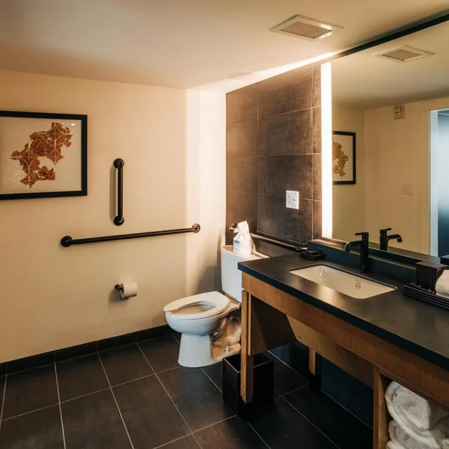جناح، Quality Inn Bardstown 3/4