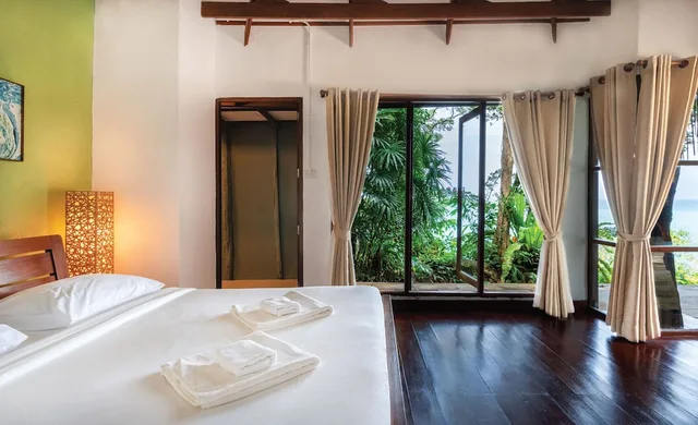 Pool, Suite, 1 King and 2 Double Beds, Captain Hook Resort Koh Kood 2/4