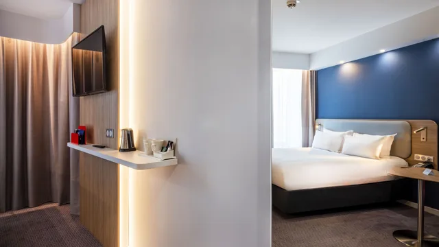 غرفة قياسية بسرير كوين مع أريكة، Holiday Inn Express Nice - Grand Arenas 6/6