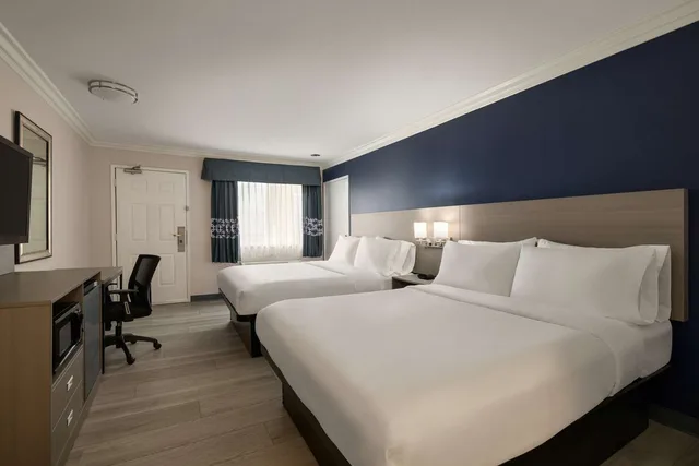 غرفة بسريرين كوين للمدخنين، Quality Inn Lake Elsinore 2/5