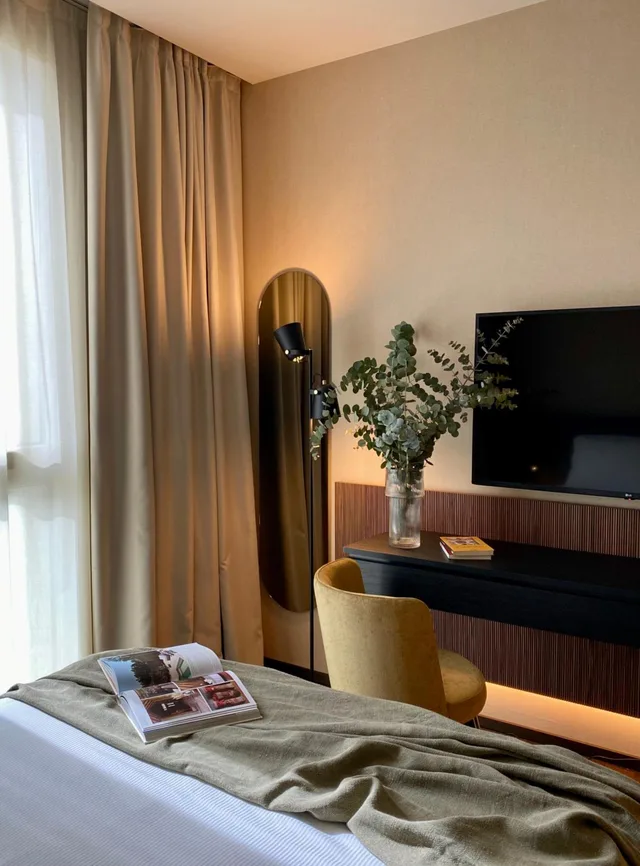 غرفة بسرير كوين، Litta Palace 3/4
