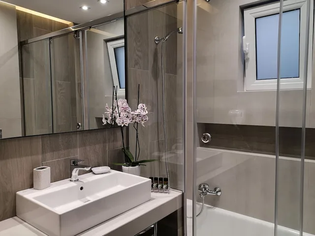 Luxury, Suite, Double Bed, Andrews Apartments 5/7