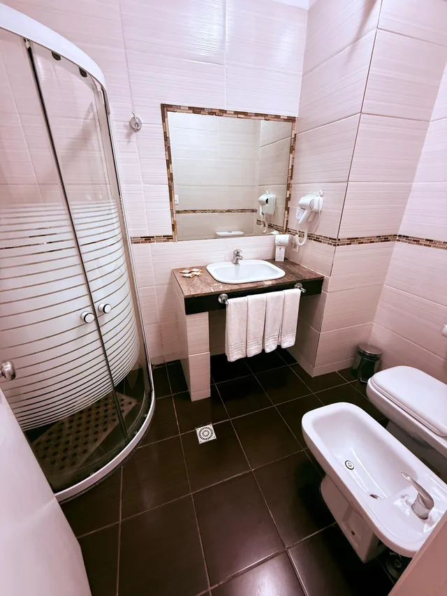 غرفة قياسية رباعية، Shelton Hotel 10/10