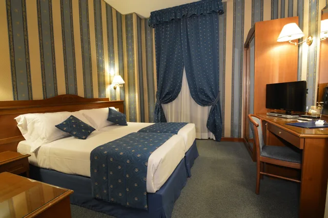 غرفة سوبيريور بسريرين منفصلين بجاكوزي، Hotel Montecarlo Roma 4/6