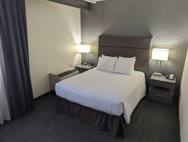 جناح بسريرين كوين مع أريكة، Best Western Plus Toronto Airport Hotel 2/3