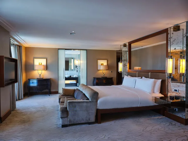 جناح رئاسي بسرير كينج، Hilton Baku 1/2