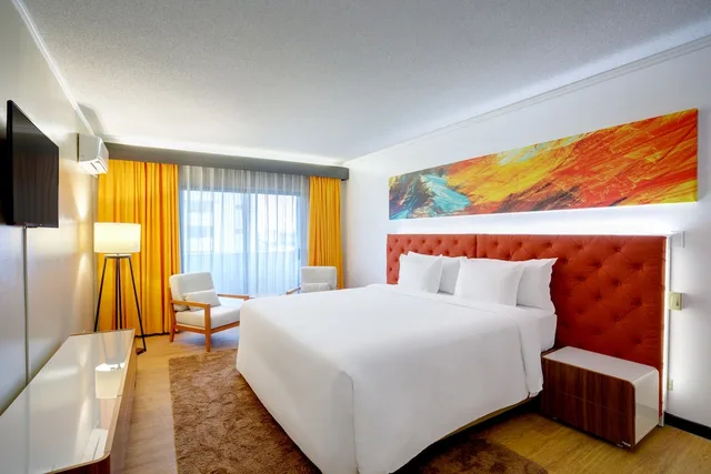 جناح بسرير كينج مع أريكة، Guam Plaza Resort & Spa 1/3
