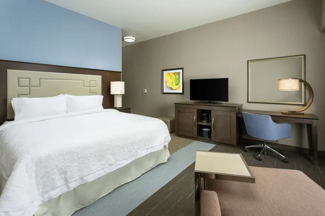 Room, King Bed, River View, Balcony, Hampton Inn & Suites Napa 5/10