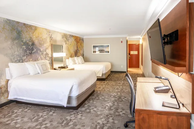 Room, 2 Queen Beds, Sofa, Courtyard By Marriott Palo Alto Los Altos 6/10