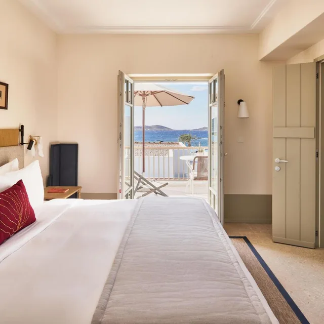 جناح كبير بسرير كينج بإطلالة على البحر بغرفة نوم واحدة، Cosme, a Luxury Collection Resort, Paros 1/4