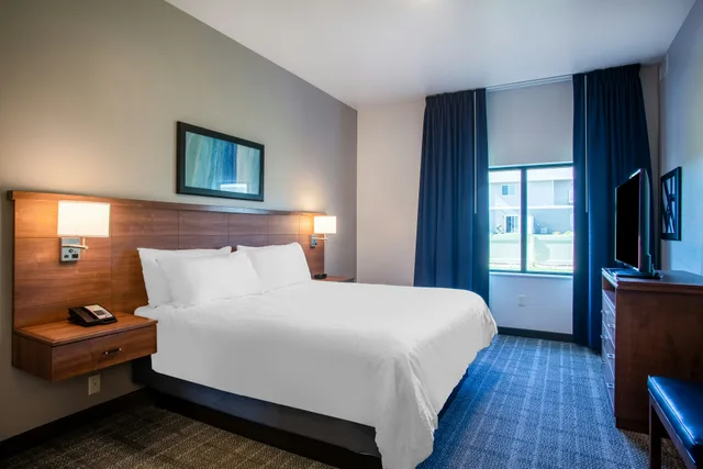 Studio, Suite, King Bed, Staybridge Suites Sioux Falls Southwest 2/4