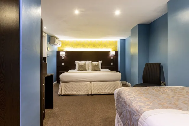 غرفة أساسية ثلاثية بسرير كينج وسرير فردي وثلاثة أسرّة بغرفة نوم واحدة، Hotel Shepherds Bush London 5/7