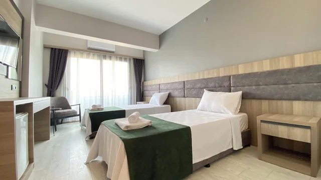 غرفة قياسية بسرير كوين وسرير فردي بغرفة نوم واحدة، Medos hotel 2/10