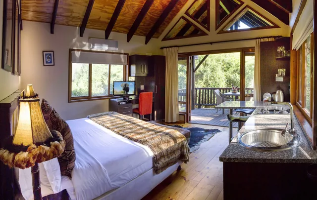 1 Bedroom, Cabin, King Bed, Valley View، Thunzi Bush Lodge 2/10
