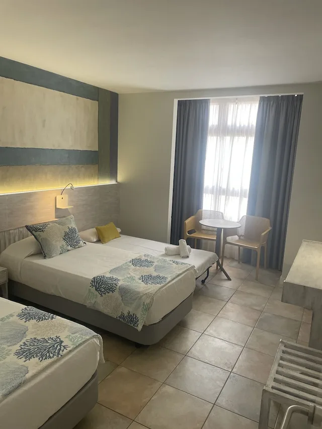 غرفة سوبيريور ثلاثية بسريرين منفصلين مع أريكة، Hotel Idafe 1/4