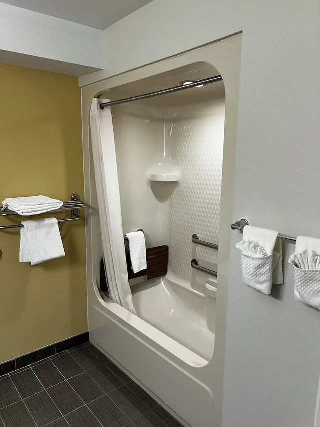 غرفة بسرير كوين لذوي الإعاقة، Sleep Inn Tinley Park I 80 Near Amphitheatre Convention Center 7/8