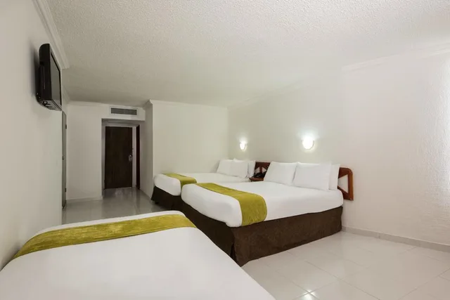 غرفة قياسية ثلاثية، Hotel Calypso Beach 1/7