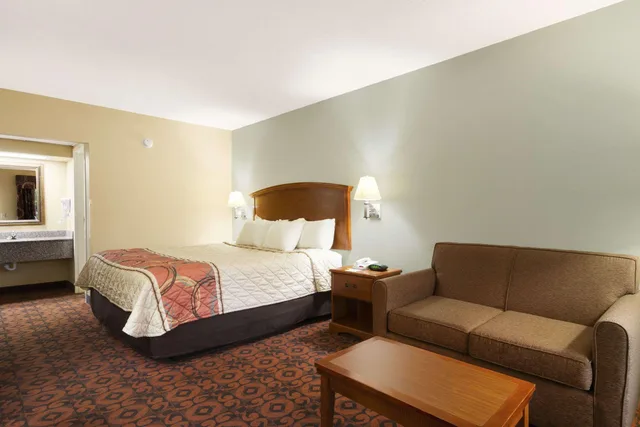 غرفة بسرير كينج للمدخنين، Days Inn by Wyndham Weldon/Roanoke Rapids 2/3