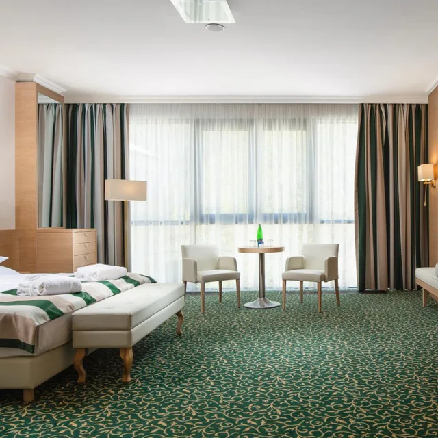جناح جونيور، Grandhotel Nabokov 2/4