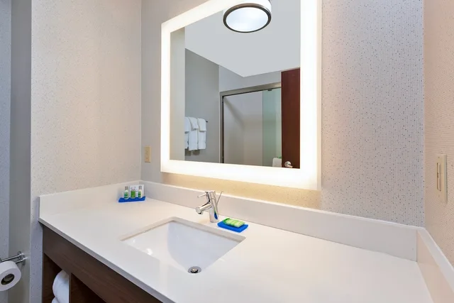جناح بسريرين كوين بغرفة نوم واحدة، Holiday Inn Express Hotel & Suites Cleveland-Richfield 1/1