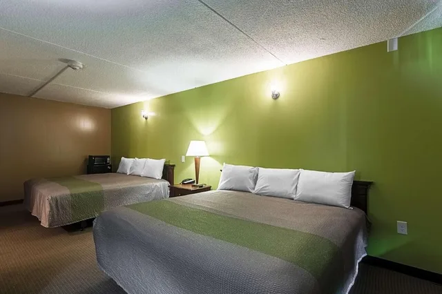 غرفة بسريرين مزدوجين، LoneStar Inn & Suites 5/10