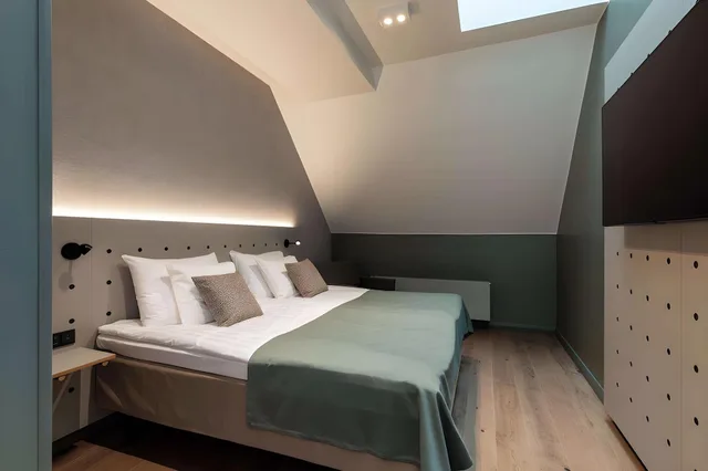 Economy, King Bed, No Window, Scandic Helsinki Hub 1/1