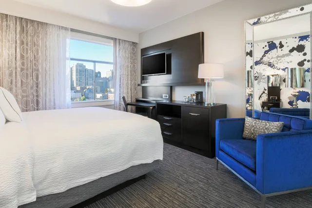 غرفة بسرير كوين بإطلالة على المدينة، Courtyard by Marriott San Francisco Union Square 3/8