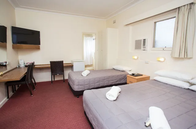 شقة بسرير كوين وسريرين منفصلين بغرفتي نوم، COWRA MOTOR INN 7/10