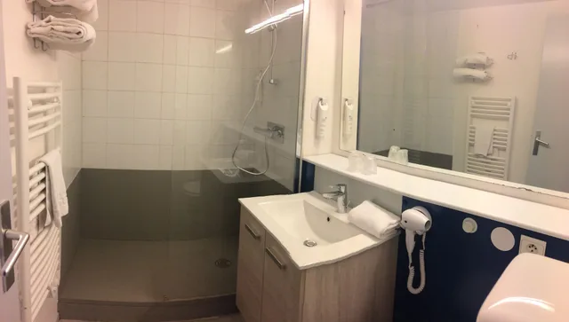 Family Suite, 1 Double and 3 Single Beds، Inter Hotel Morlaix Ouest 5/6