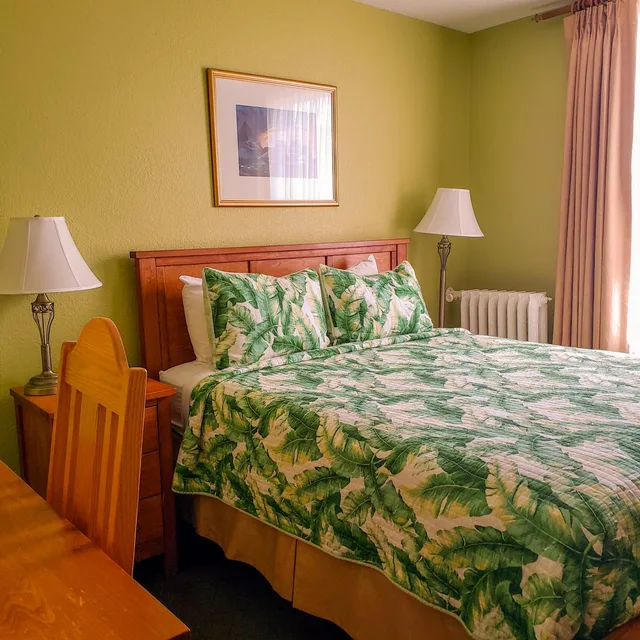 غرفة قياسية بسرير كينج وسرير كوين، James Bay Inn Hotel Suites Cottage 2/3