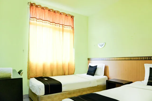 Standard, Twin Beds, OYO 2255 Hotel Aifih 7/9