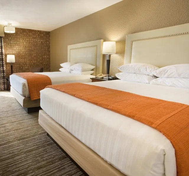 غرفة بسريرين كوين في طابق مرتفع، Drury Inn Suites North Austin 2/3