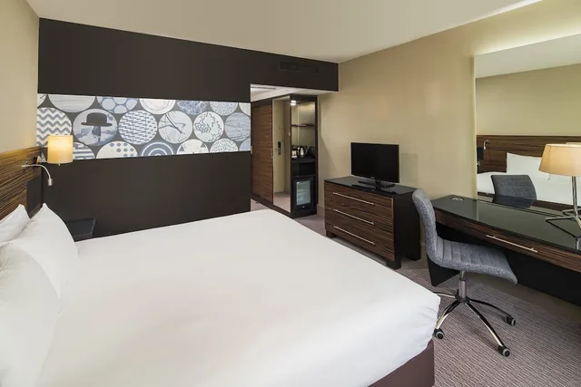 غرفة قياسية بسرير كوين بإطلالة على النهر، Crowne Plaza Glasgow 6/7