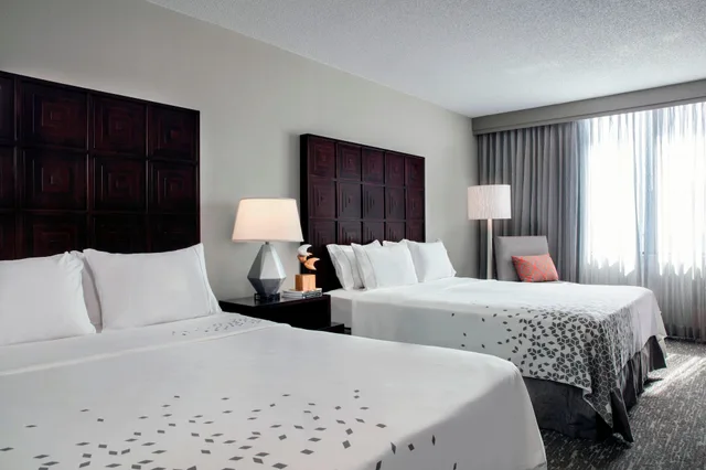 غرفة بسريرين كوين، Renaissance Fort Lauderdale Marina Hotel 2/3