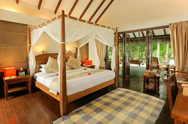 BEACH VILLA- Discounted Transfer، Medhufushi Island Resort 7/8