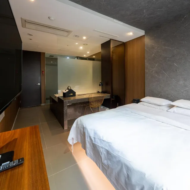 Semi Room, Suite، Hotel The Designers Hongdae 1/5