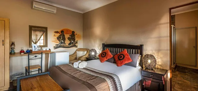 غرفة بسرير مزدوج أو سريرين منفصلين، Kuruman Hotel by Country Hotels 1/4