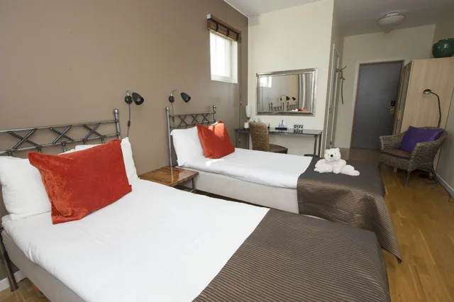 غرفة بسريرين منفصلين، Maude Apos S Hotel Enskede 2/4
