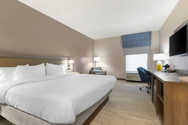 غرفة بسرير كينج لذوي الإعاقة، Comfort Inn Weatherford 1/7