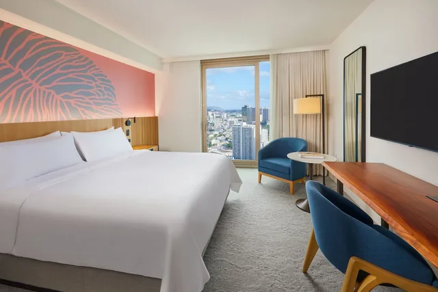 غرفة ديلوكس بسرير كينج بإطلالة على البحر، Renaissance Honolulu Hotel & Spa 2/5