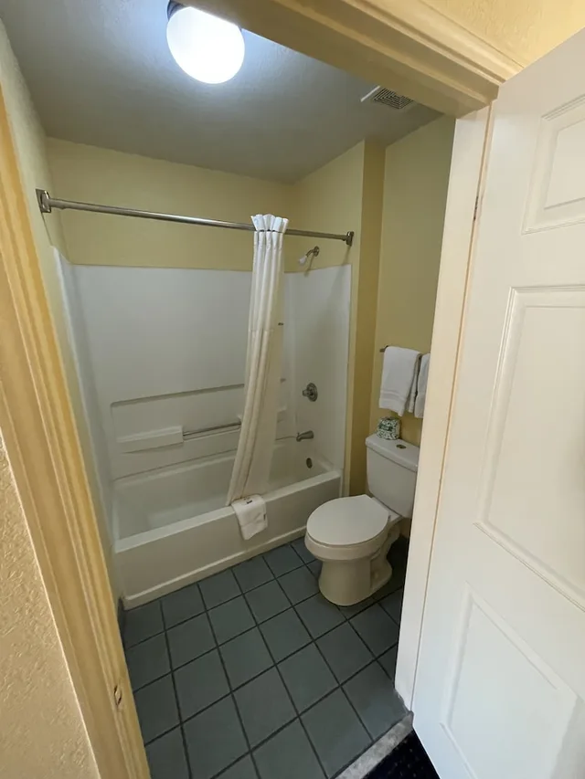جناح بسرير كينج، Best Western Gun Barrel City Inn 2/2