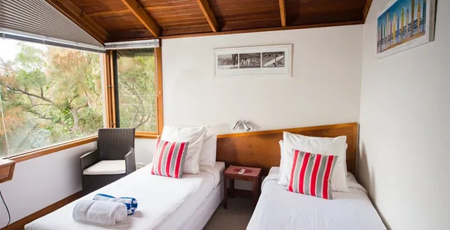 Sandpiper, Spa, House, Queen and Twin Beds، The Oasis Apartments and Treetop Houses 2/10