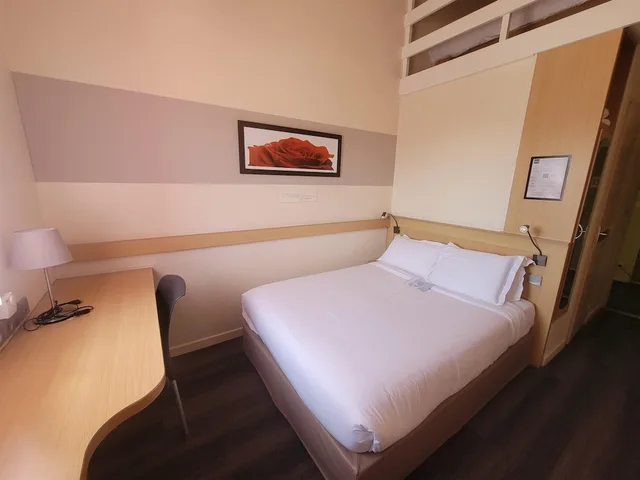 غرفة قياسية بسرير مزدوج وسريرين منفصلين، Kyriad Rennes Chantepie 2/10