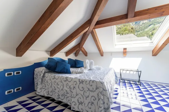 Room, Queen and Twin Beds, Sea View, Exterior Entrance, Attic، Hotel Villa Annalara 5/10