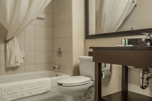 غرفة قياسية بسرير كوين في الطابق الأرضي، Comfort Inn Edmundston 5/6