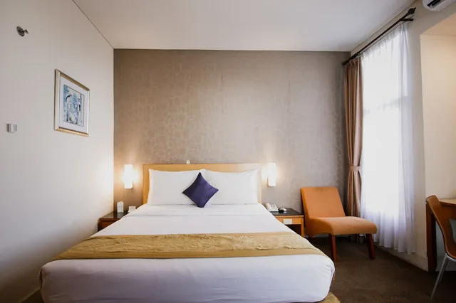 غرفة ديلوكس بسرير كينج، Serela Riau Hotel Bandung 1/7