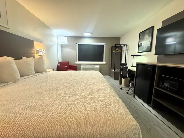 غرفة بسرير كينج، Ramada By Wyndham Tuscaloosa 8/10