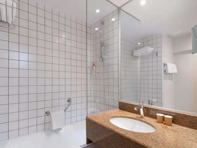 غرفة كلاسيكية بسريرين منفصلين بحوض استحمام، Mercure Paris La Defense 6/8