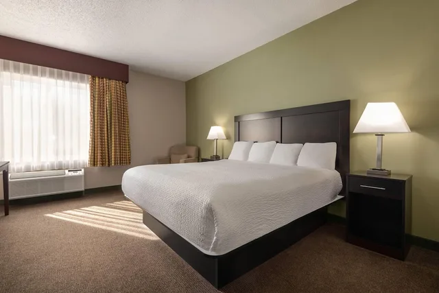 غرفة قياسية بسرير كينج، Baymont by Wyndham Rockford 9/10