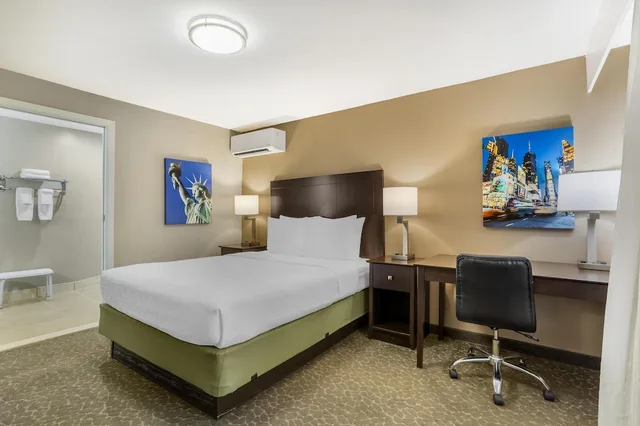 غرفة قياسية بسرير كوين لذوي الإعاقة، Best Western Fort Lee 4/8